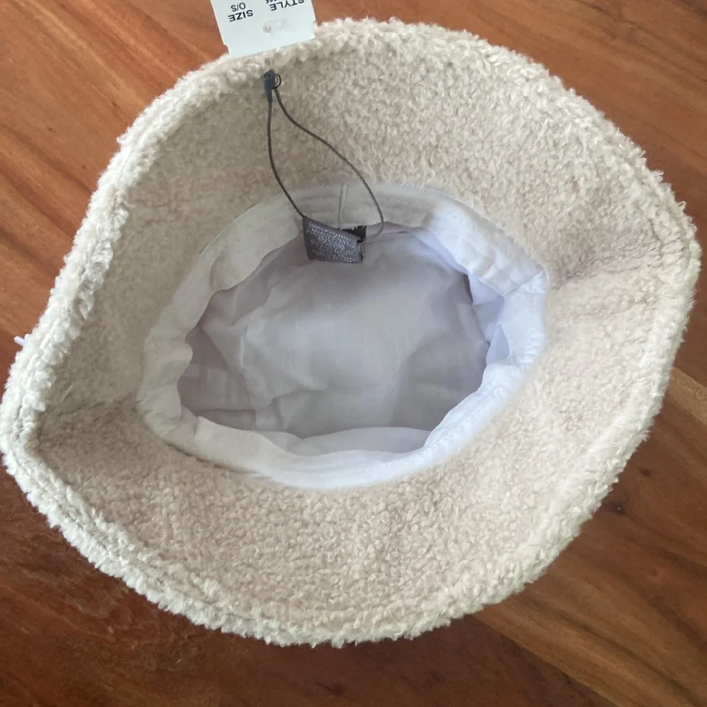 Vince Camuto cream sherpa bucket hat oatmeal festival vibes teddy boucle OSFM